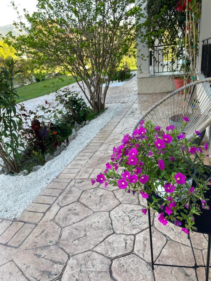 Villa Sandra Litheres 외부 사진